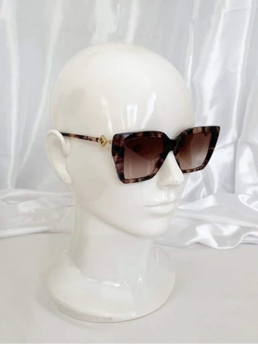FENDI FF Diamonds FE40161I Sunglasses Tortoise Frame Brown Gradient Lenses